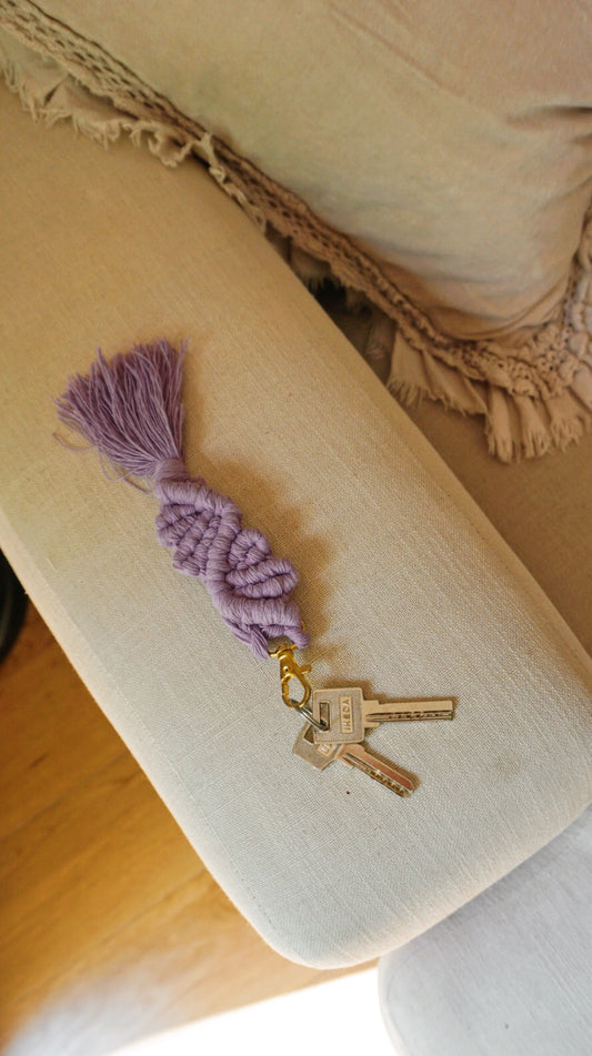 llavero tejido_ llavero macrame_ xinaxi