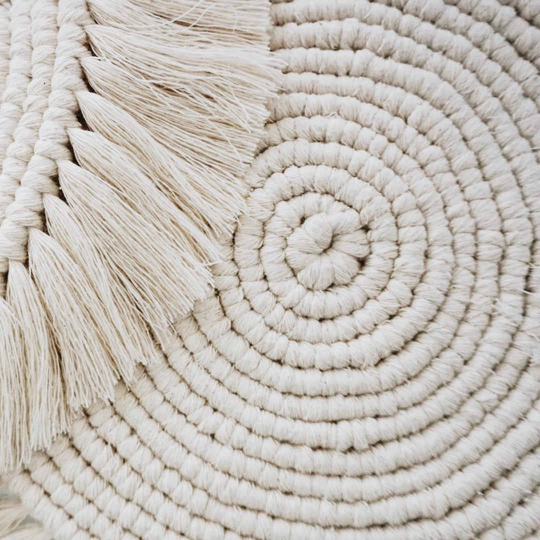 CIRROS -  BAJO PLATO - Mantel Macramé