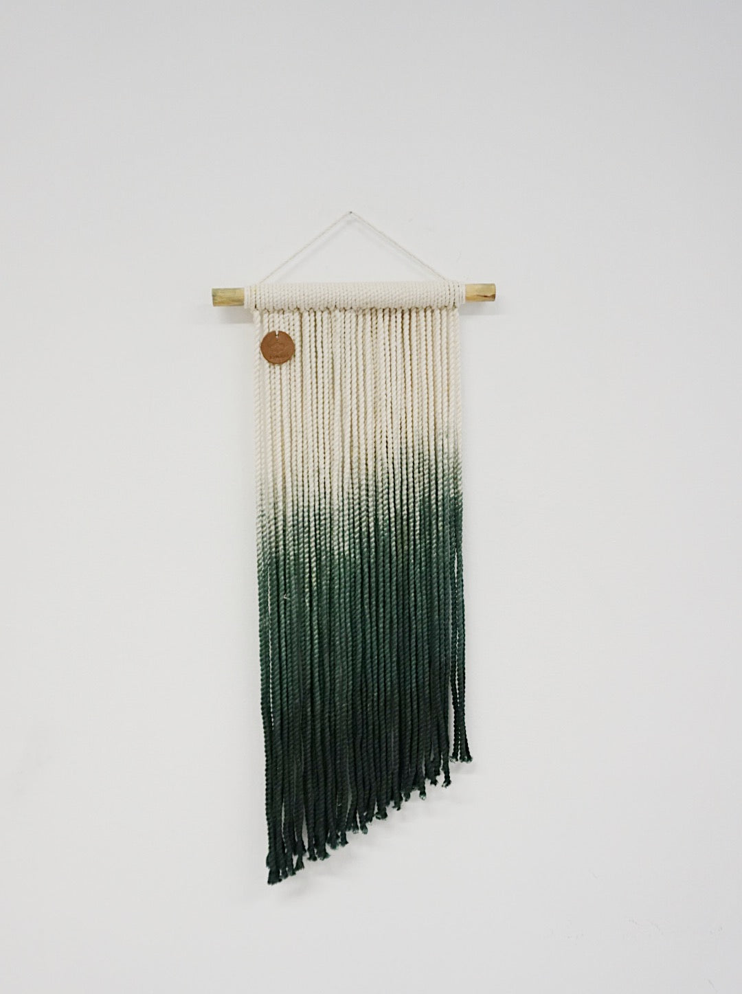 NÉMESIS II - Tapiz Macrame Teñido Mediano