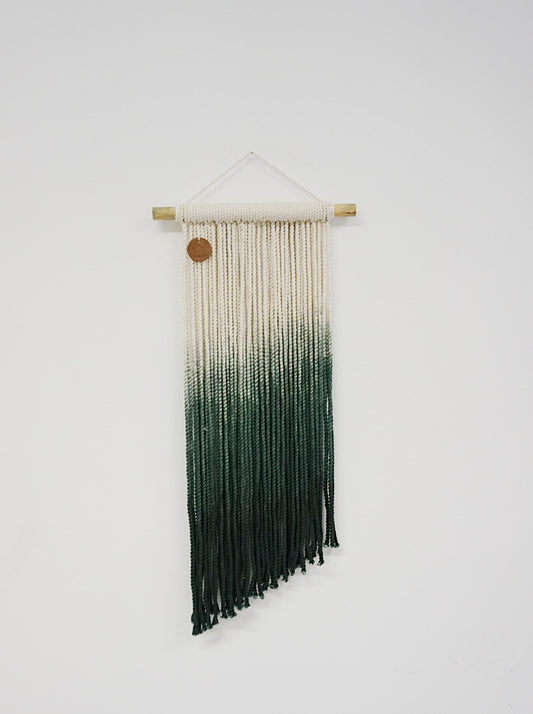 NÉMESIS II - Tapiz Macrame Teñido Mediano