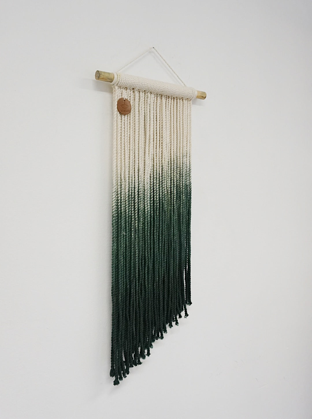 NÉMESIS II - Tapiz Macrame Teñido Mediano