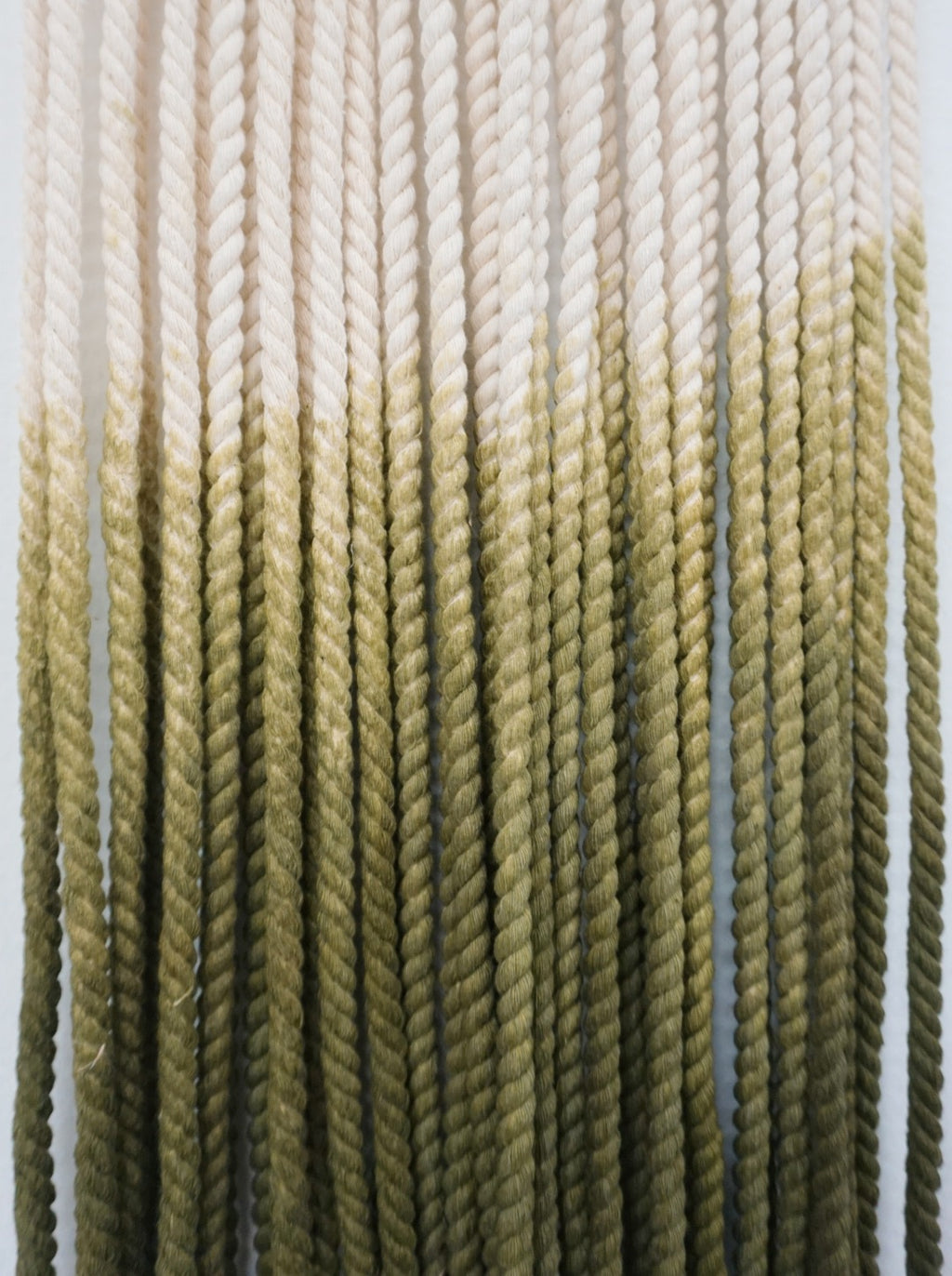 NÉMESIS III - Tapiz Macrame Teñido Mediano