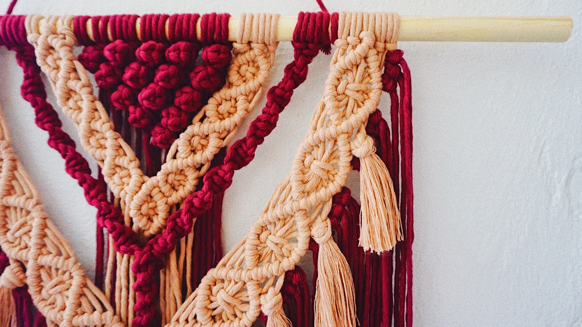 GABINA - Tapiz Boho Macramé - Granate